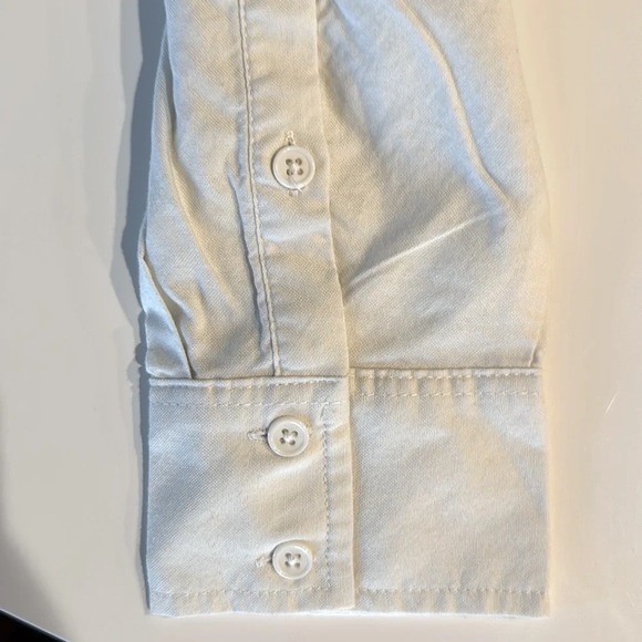 NWT Forever 21 Twill shirt, chest patch pockets, and cropped hem. Medium, Cream. - Picture 6 of 6